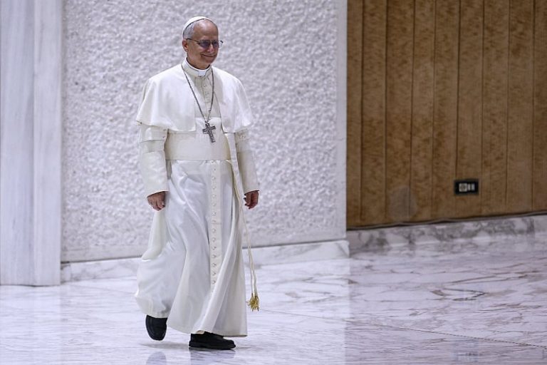 Papa Lav se obratio svjetskim diplomatama: Dostojanstvo migranata mora se poštovati