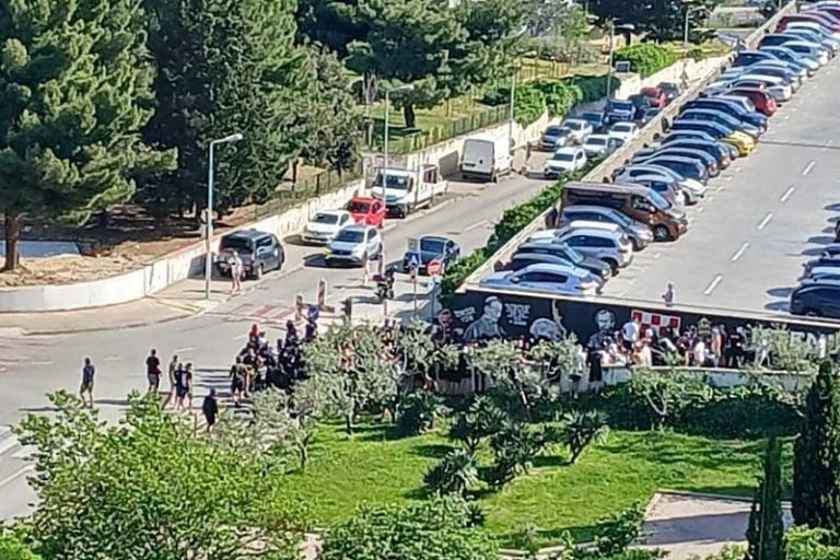 Veliki sukob navijača Hajduka i Dinama u Splitu, stotine huligana u dogovorenom obračunu