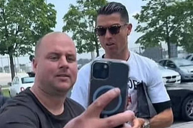 Pogledajte kako se Ronaldo obračunao s nepristojnim navijačem koji je tražio fotografiju