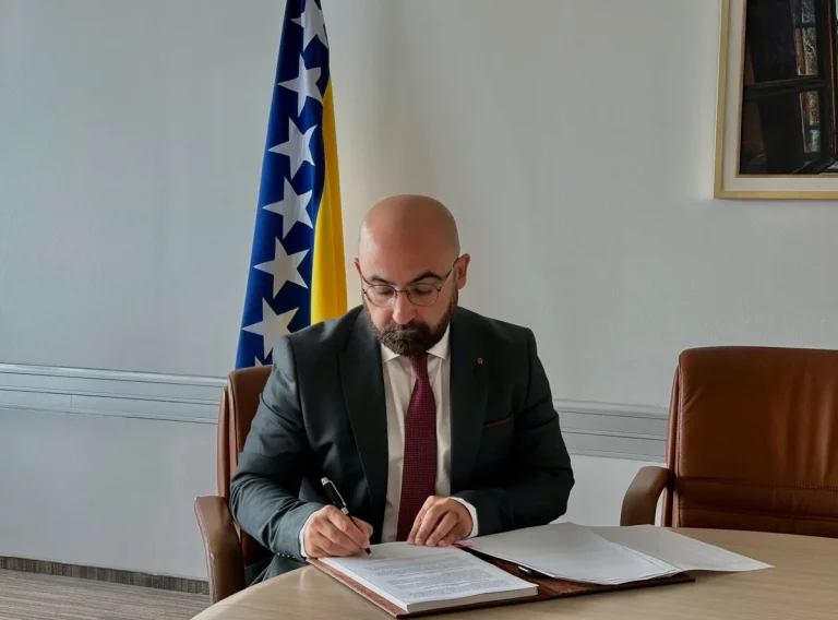 Hasanović pohvalio Komšića i Bećirovića: Predloženi budžet jača državu