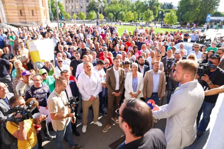 Nezadovoljni građani na ulicama Banje Luke; Stanivuković okrivio SNSD: “Oštetili su grad za 20 miliona KM”