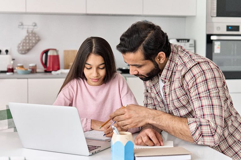 Ovi znakovi otkrivaju da ste roditelj koji je opsjednut svojim djetetom