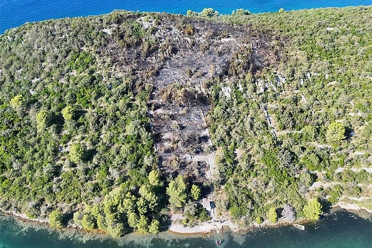 Izgorilo veliko područje na jadranskoj obali: Pogledajte štetu nastalu bačenim opuškom cigarete