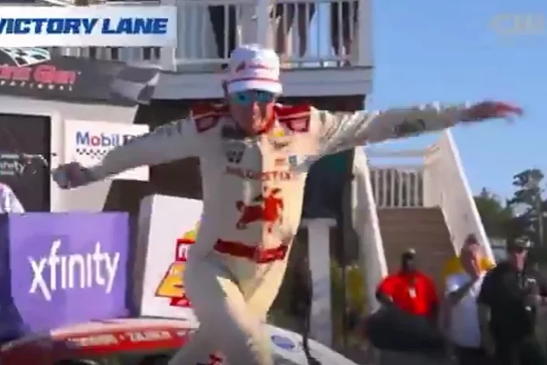 Vozač NASCAR-a hitno prevezen u bolnicu nakon teškog pada s krova automobila