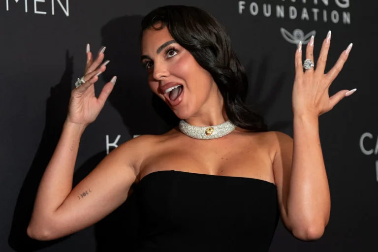 Georgina Rodriguez se hvali zaručničkim prstenom: Mahala rukama na gala večeri