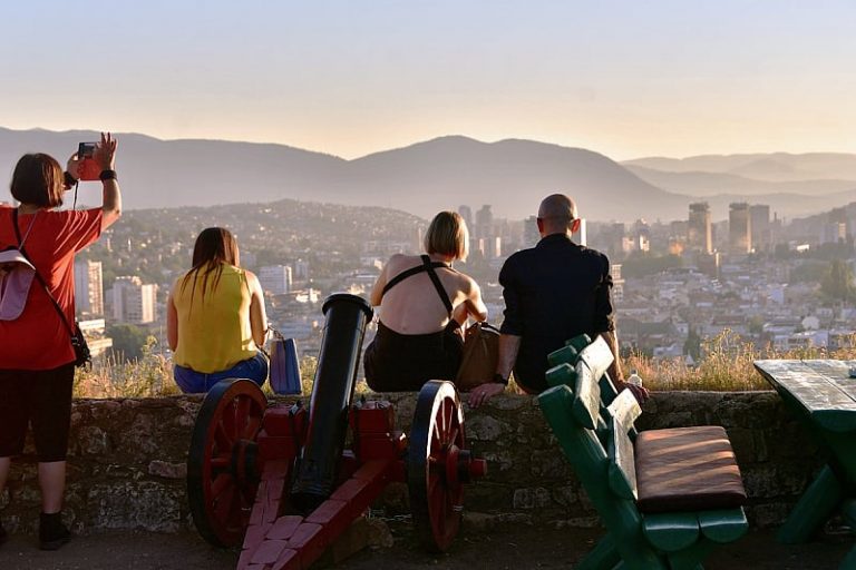 Na valu ekstremne desnice u svijetu: Islamofobija kao političko oružje u Bosni i Hercegovini