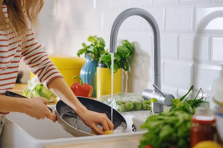 Evo koje posuđe nikako ne biste smjeli prati u mašini za suđe