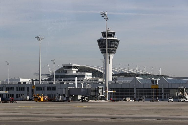 Hiljade ljudi ostale zaglavljene na aerodromu u Minhenu nakon što su viđeni dronovi