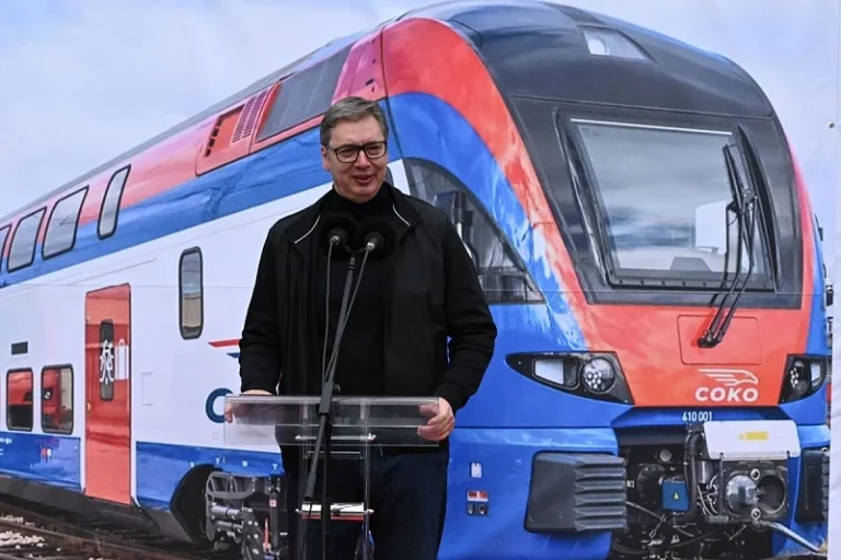 Vučić priziva rat: Svi kopaju rovove, moramo se i mi pripremiti