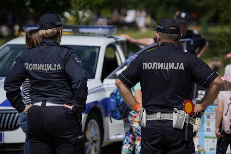Haos u Srbiji: Lažne dojave o bombama u čak 807 škola, policija evakuirala učenike