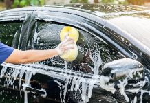 Evo čime nikada ne biste smjeli čistiti stakla na automobilu