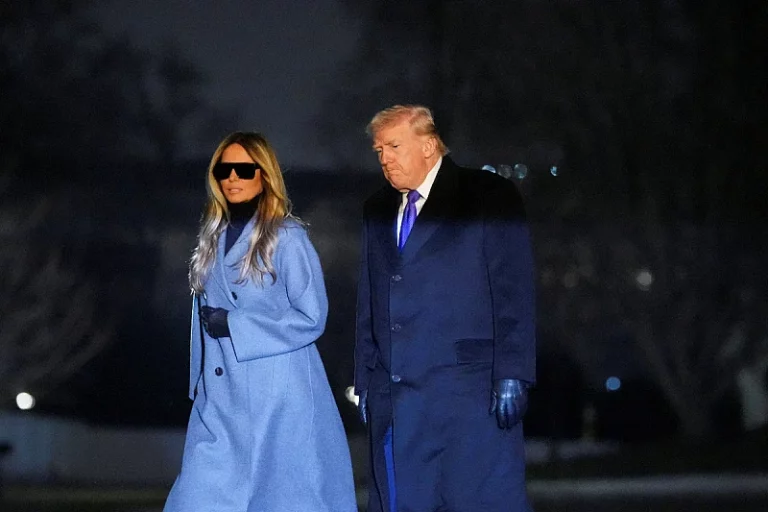 Melaniju Trump ismijavaju jer je noću nosila sunčane naočale: Prva dama SAD-a u centru pažnje