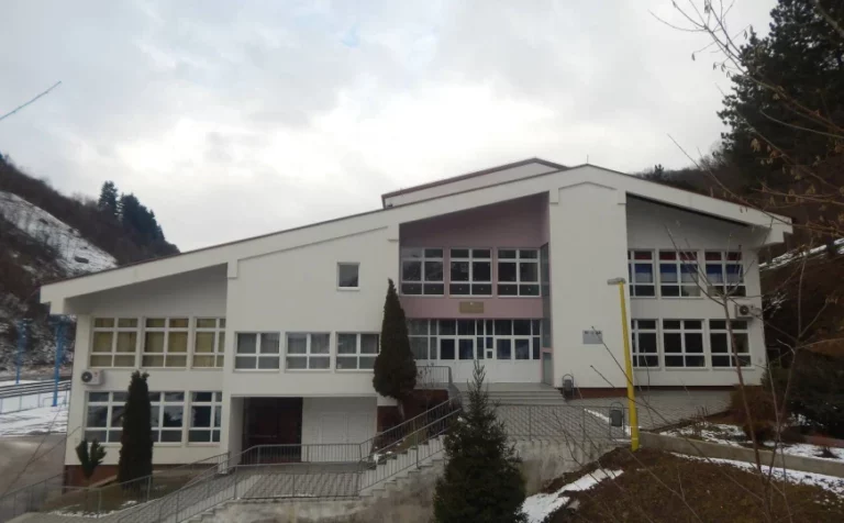 Srebrenica: Škola prijavila da je kod učenika pronađen “spisak djece koju želi ubiti”